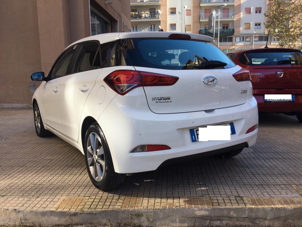 Hyundai i20 1.2 84 CV 5 porte Blackline