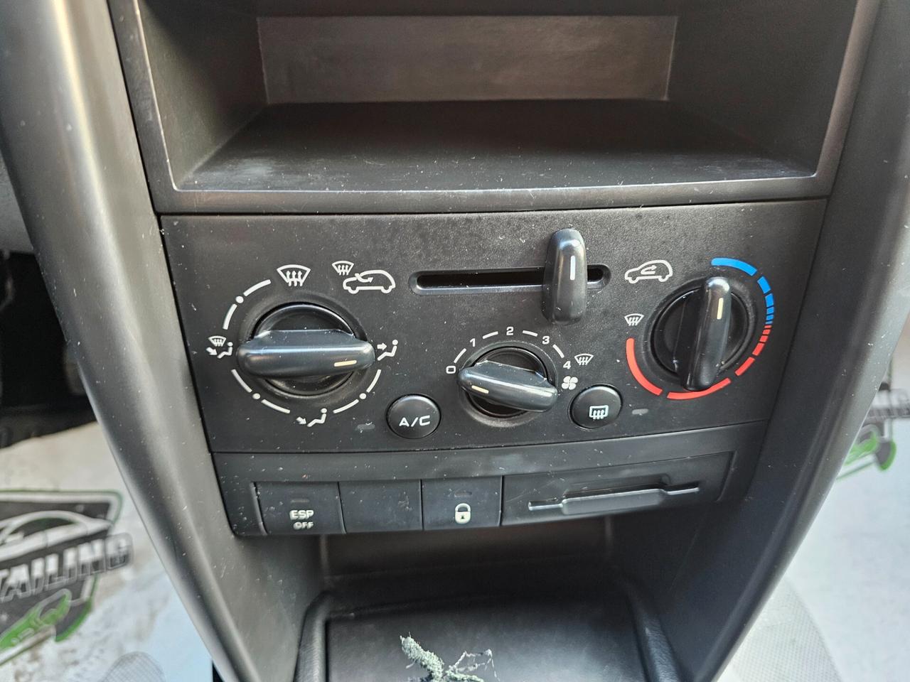 Peugeot 207 1.4 8V 75CV 5p. GPL