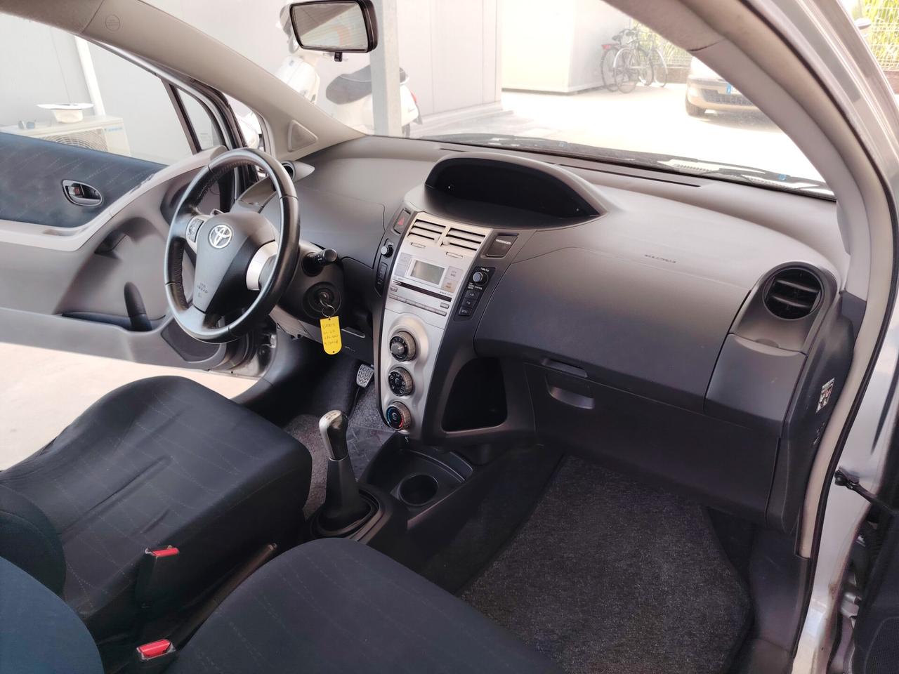Toyota Yaris 1.0 3 porte Sol