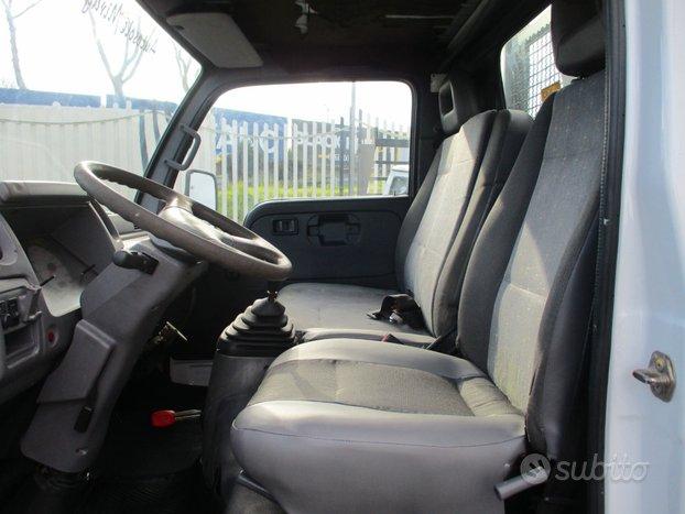 Nissan Cabstar 3000 120CV RIBALTABILE TRILATERALE