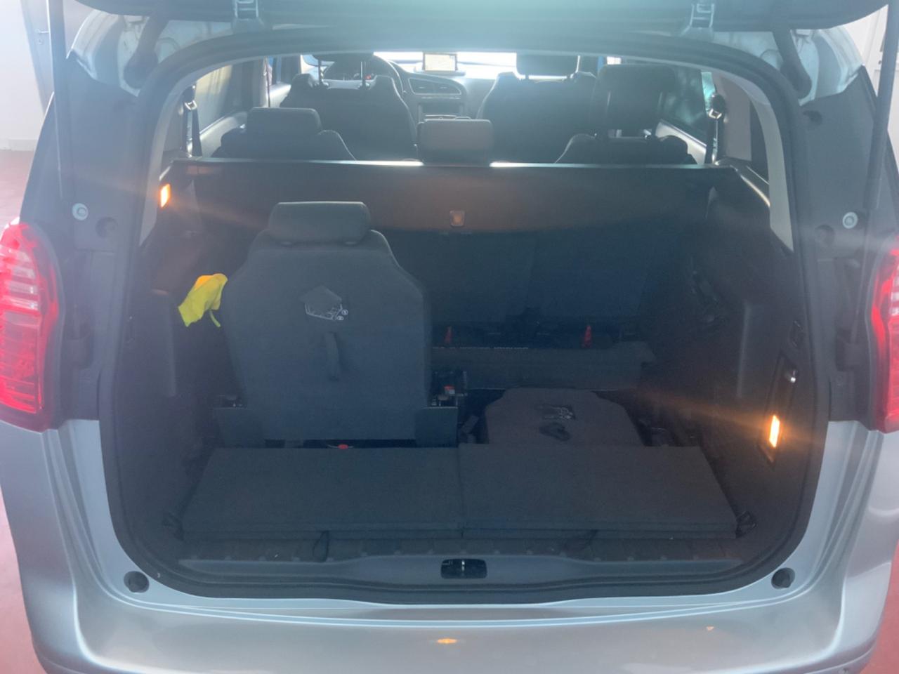 Peugeot 5008 2.0 HDi 150CV Féline