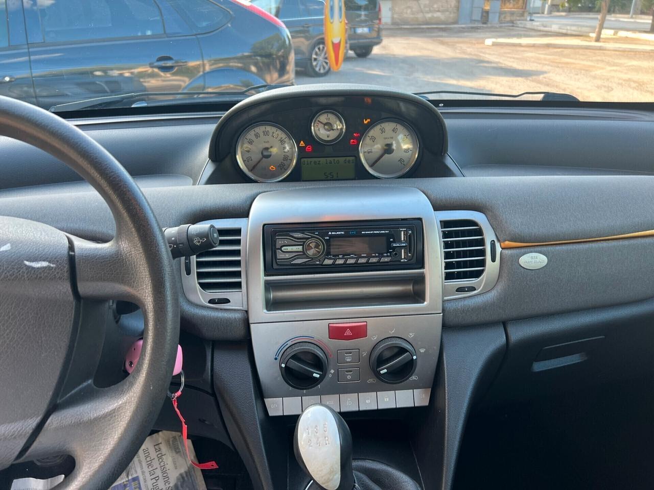 Lancia Ypsilon 1.3 MJT 75 CV Oro Giallo