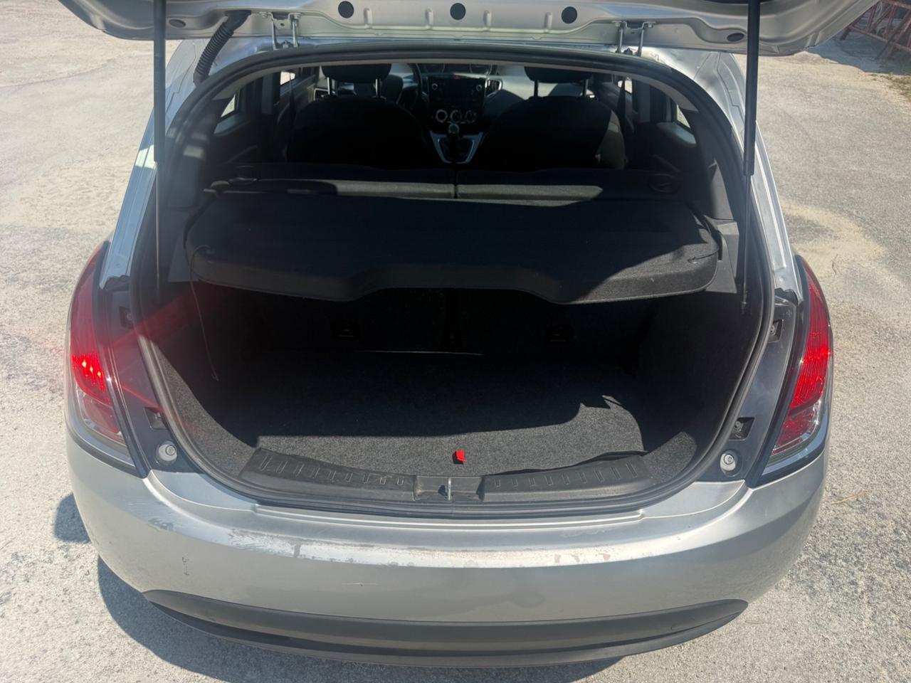 Lancia Ypsilon natural power benzina metano NEOPATENTATI