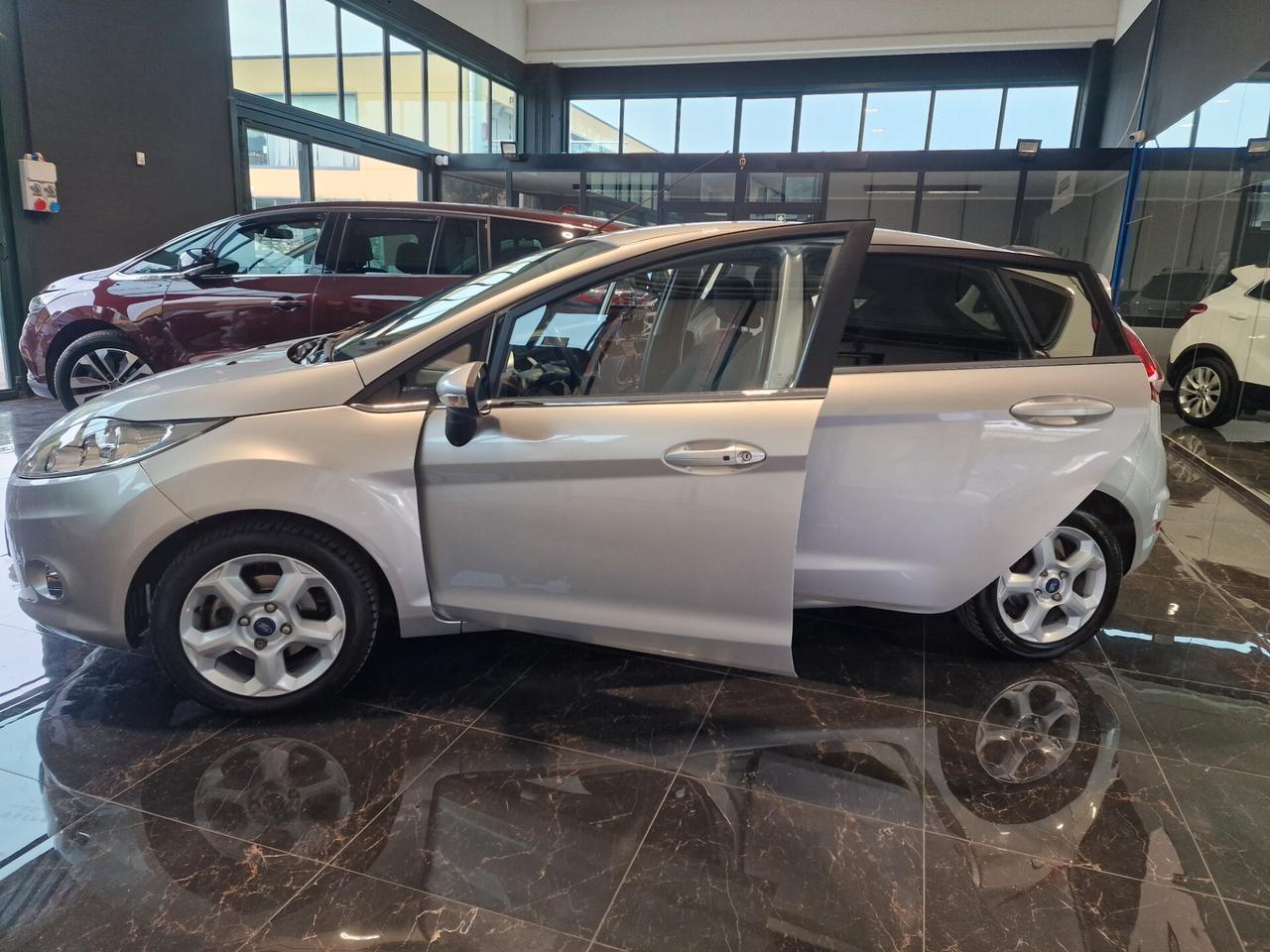 Ford Fiesta 1.4 b, AUTOMATICO GUIDABILE DA DISABILI.