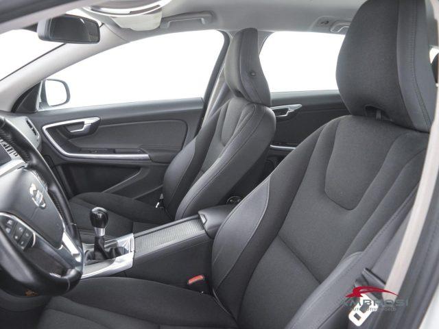 VOLVO V60 DRIVe Momentum