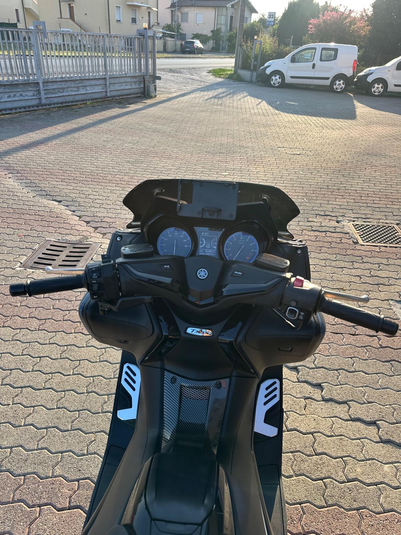 Yamaha TMAX SX