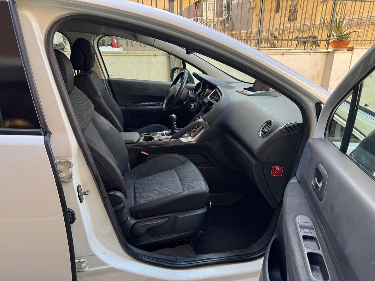 PEUGEOT 3008 1.6 HDi 112CV Business