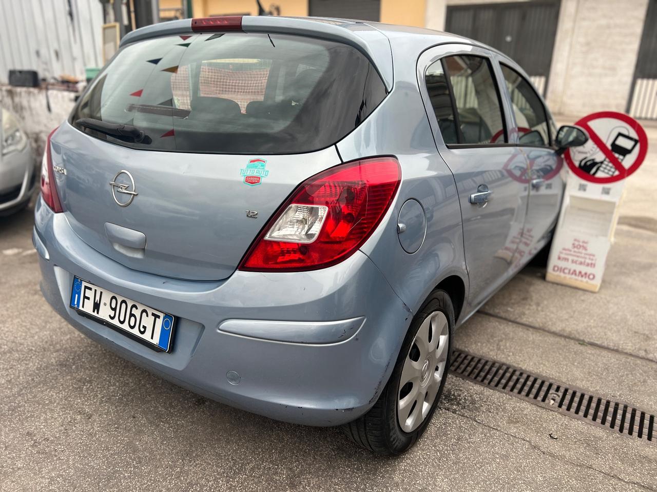 Opel corsa 1.2 Benzina Anno 2009