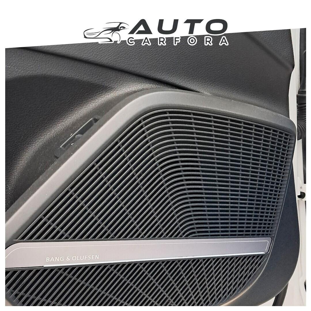 Audi Q5 Sportback 40 tdi Identity Black s-line interno