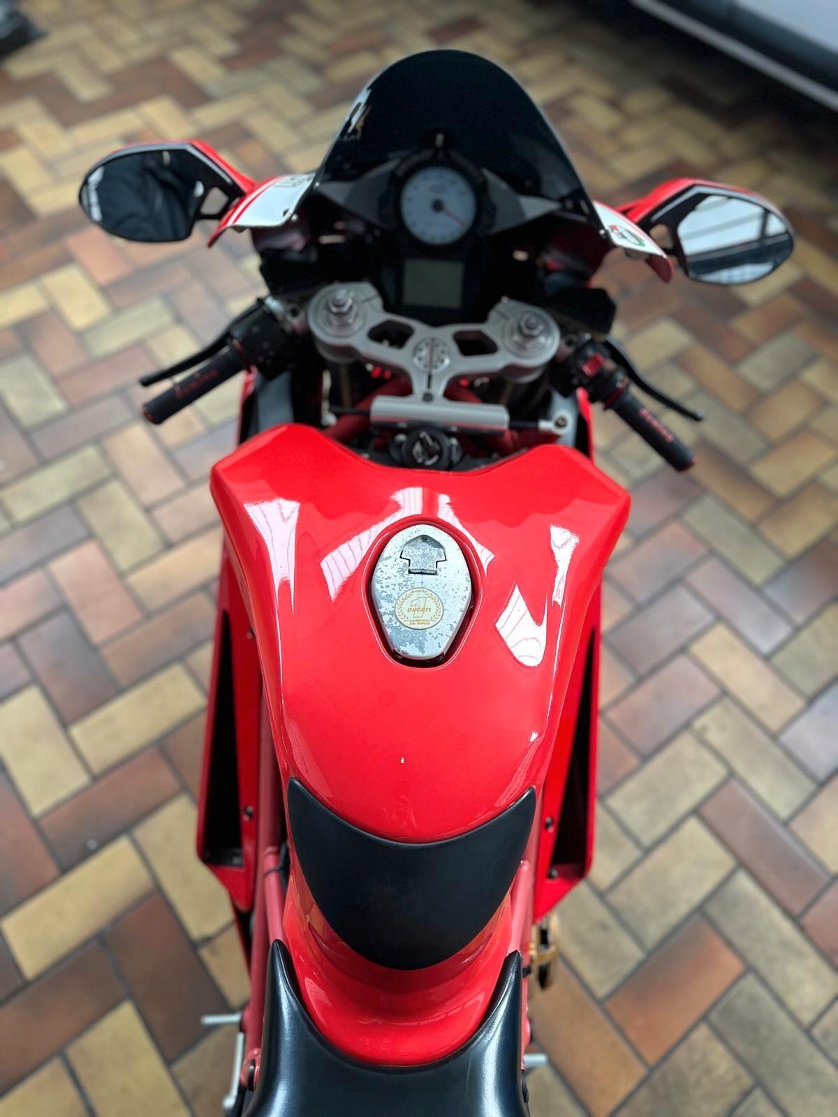 DUCATI 749