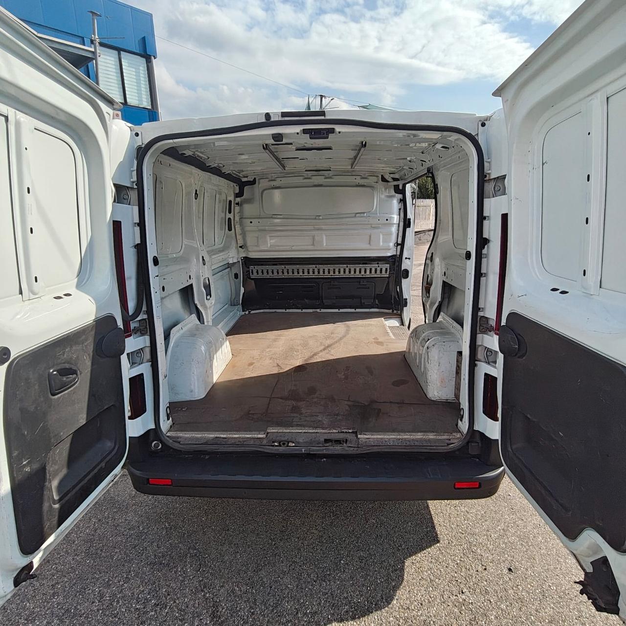 RENAULT Trafic T27 2.0 dci 120cv L1H1 Ice