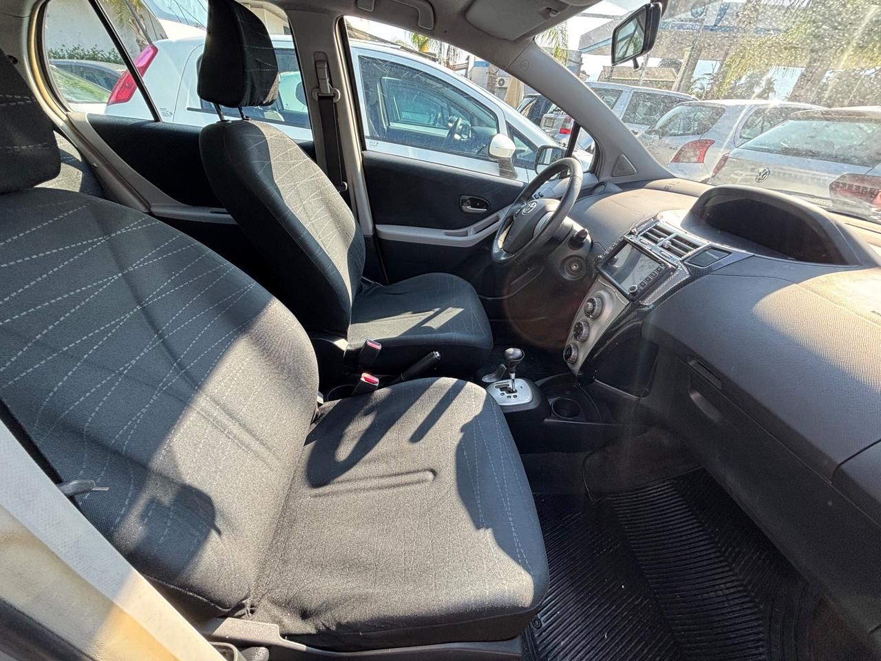 TOYOTA YARIS 1.3 BENZ 87CV AUTOMATICA 5P
