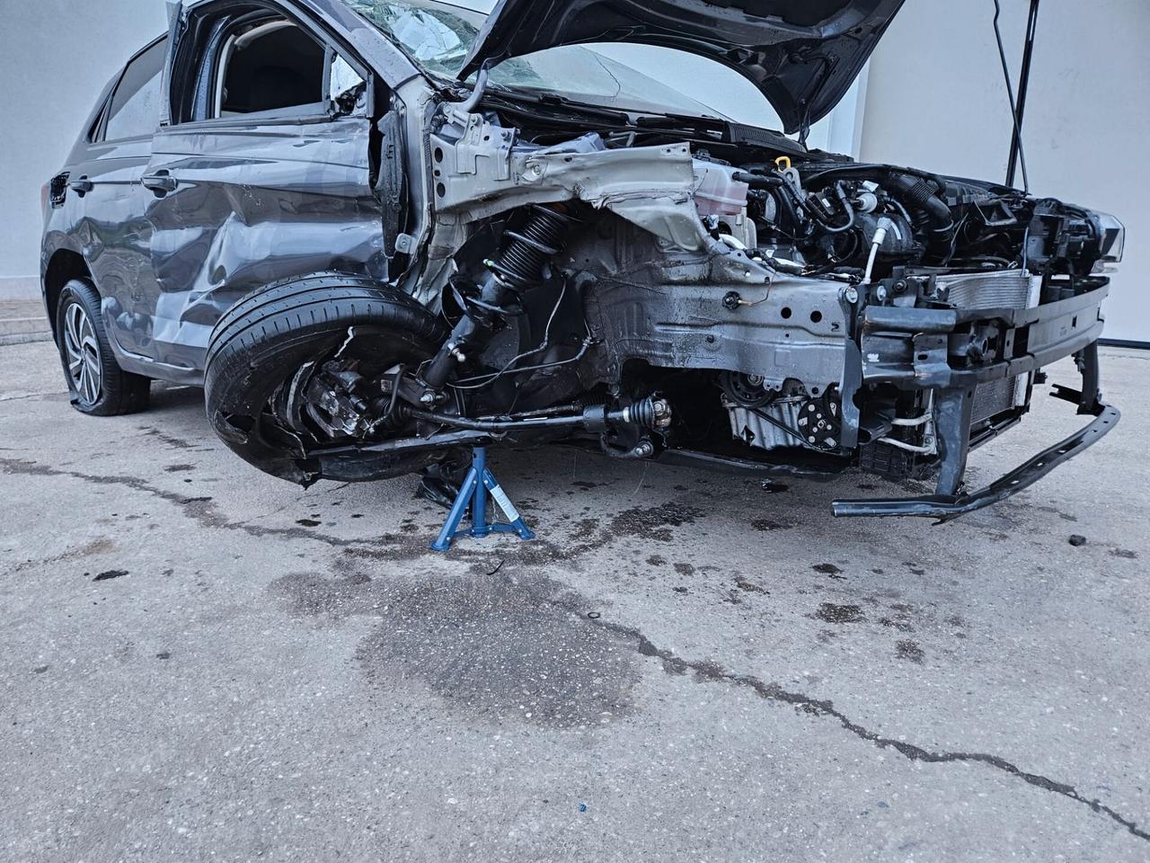 Volkswagen Polo 1.0 evo Life 80cv INCIDENTATA