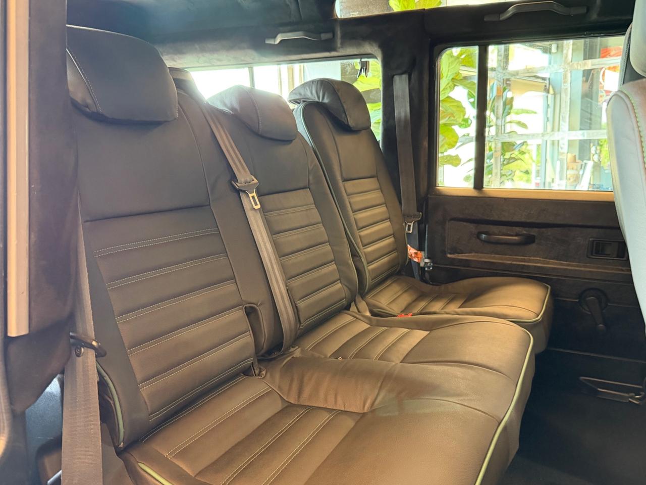 Land Rover Defender 110 2.4 TD4 Station Wagon SE - 7 POSTI -Ricond. "The world's style"