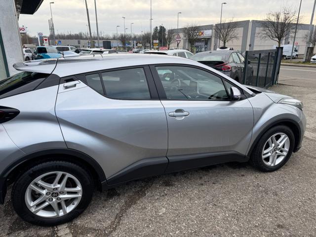 TOYOTA C-HR 1.8 Hybrid E-CVT Business