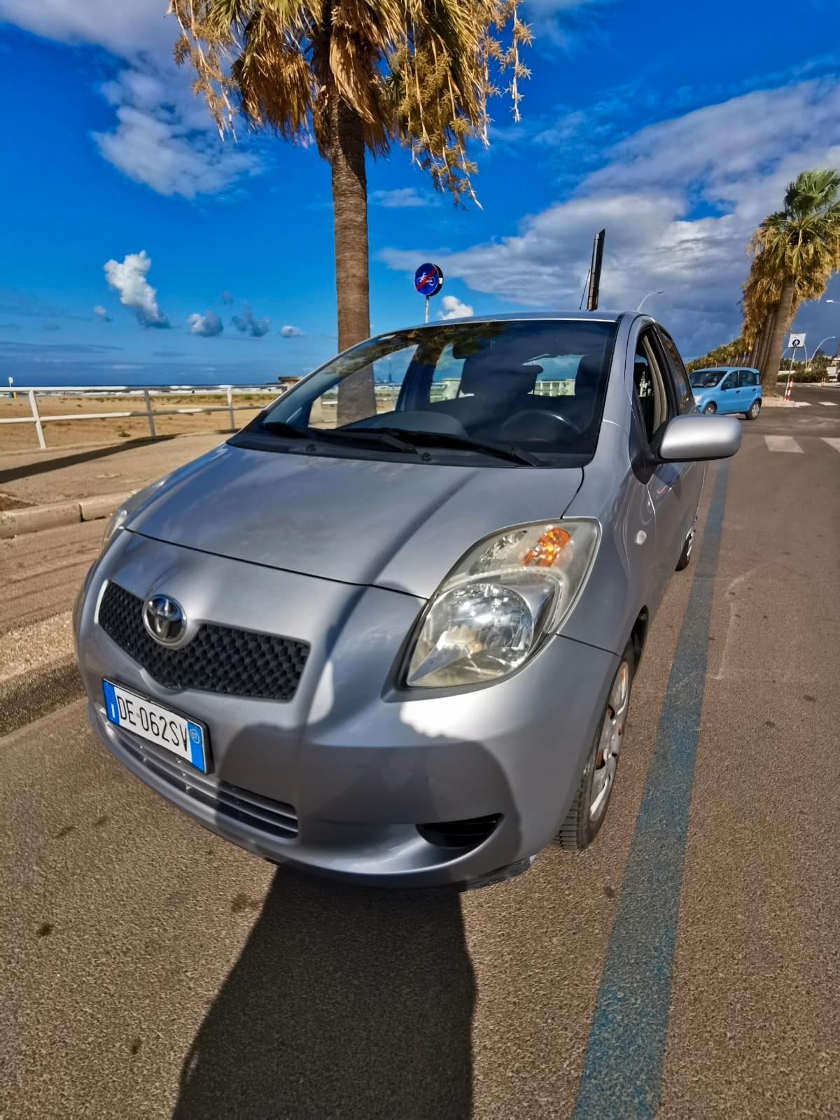 Toyota Yaris 1.0 5 porte Sol