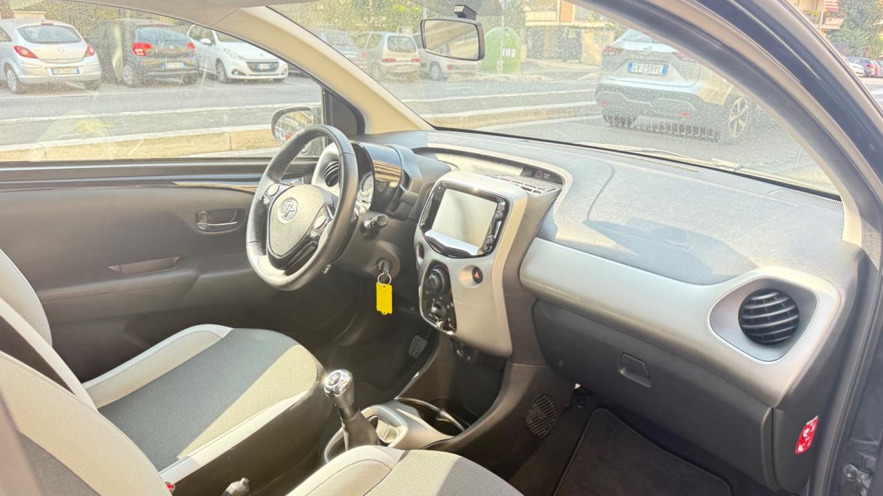 Toyota Aygo 1.0 VVT-i 69 CV 5 porte x-PLAY LED CAR PLAY KAMERA PDC BLUETOOH CERCHI 16