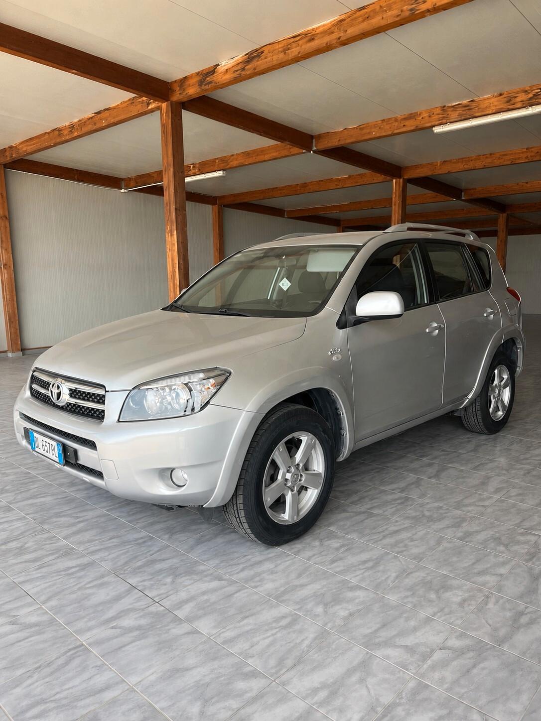 Toyota RAV 4 RAV4 2.2 D-4D 177 CV Sol Plus