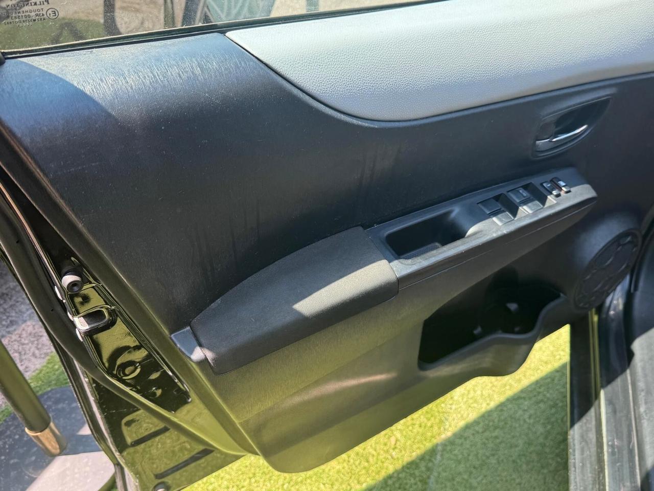 Toyota Yaris 1.5 75CV HYBRID,AUTOMATICA,RETRO,NAVI,NEOPRATENTATI,UNIPRO
