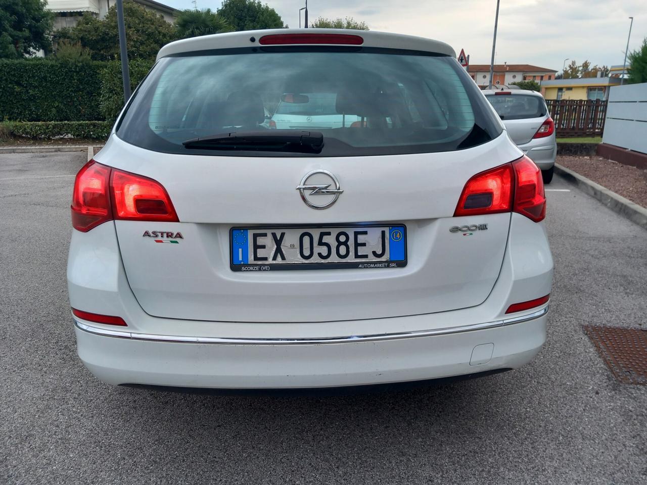 Opel Astra 1.6 Cdti sw 110 cv Business tua a € 185 mese