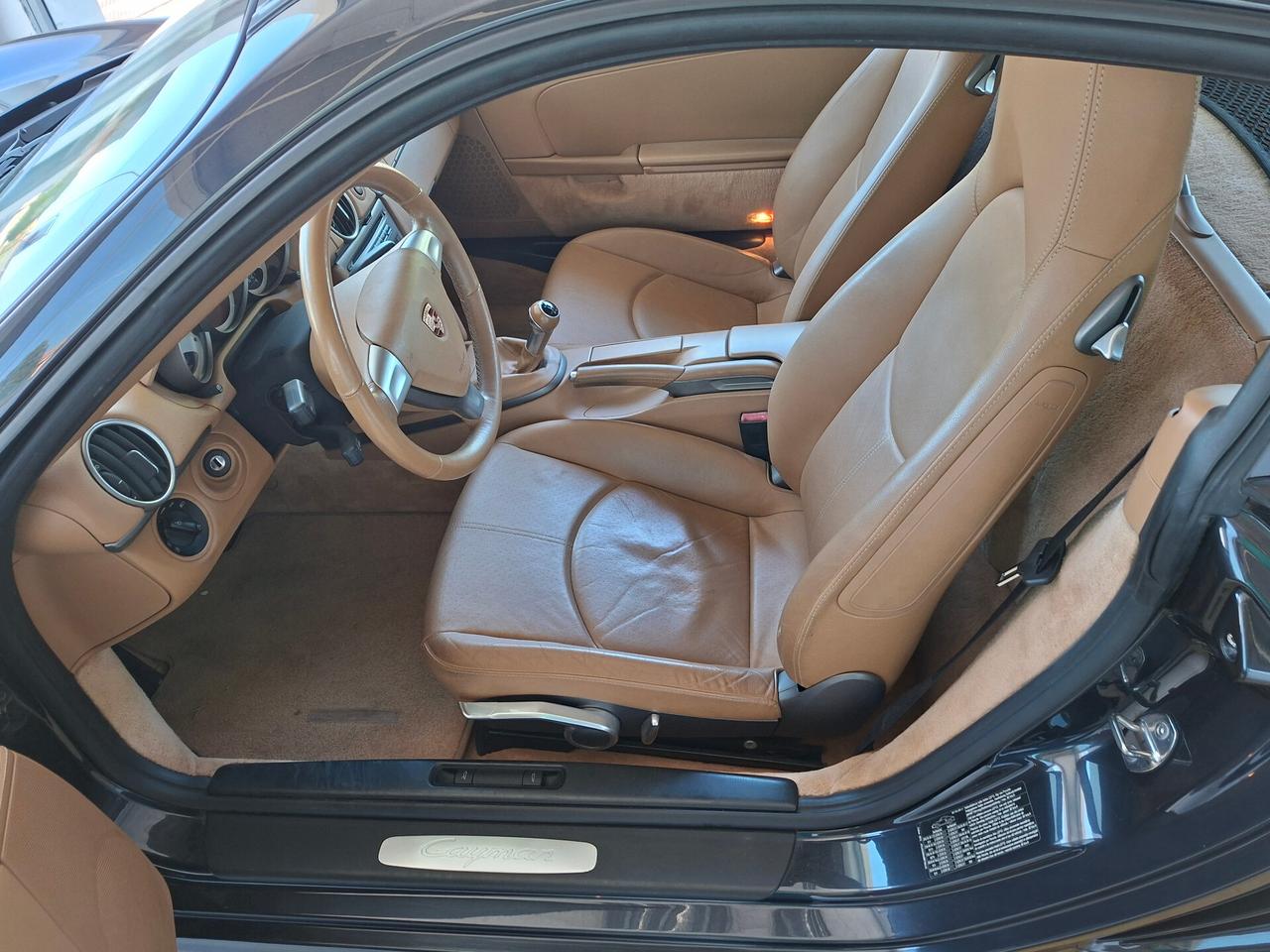 Porsche Cayman 2.7