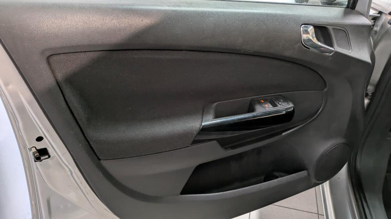 Opel Corsa 1.2 5 porte Cosmo