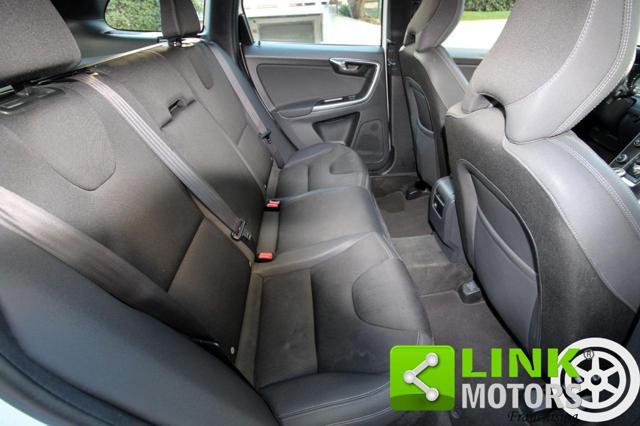 VOLVO XC60 D3 Geartronic R-design Momentum