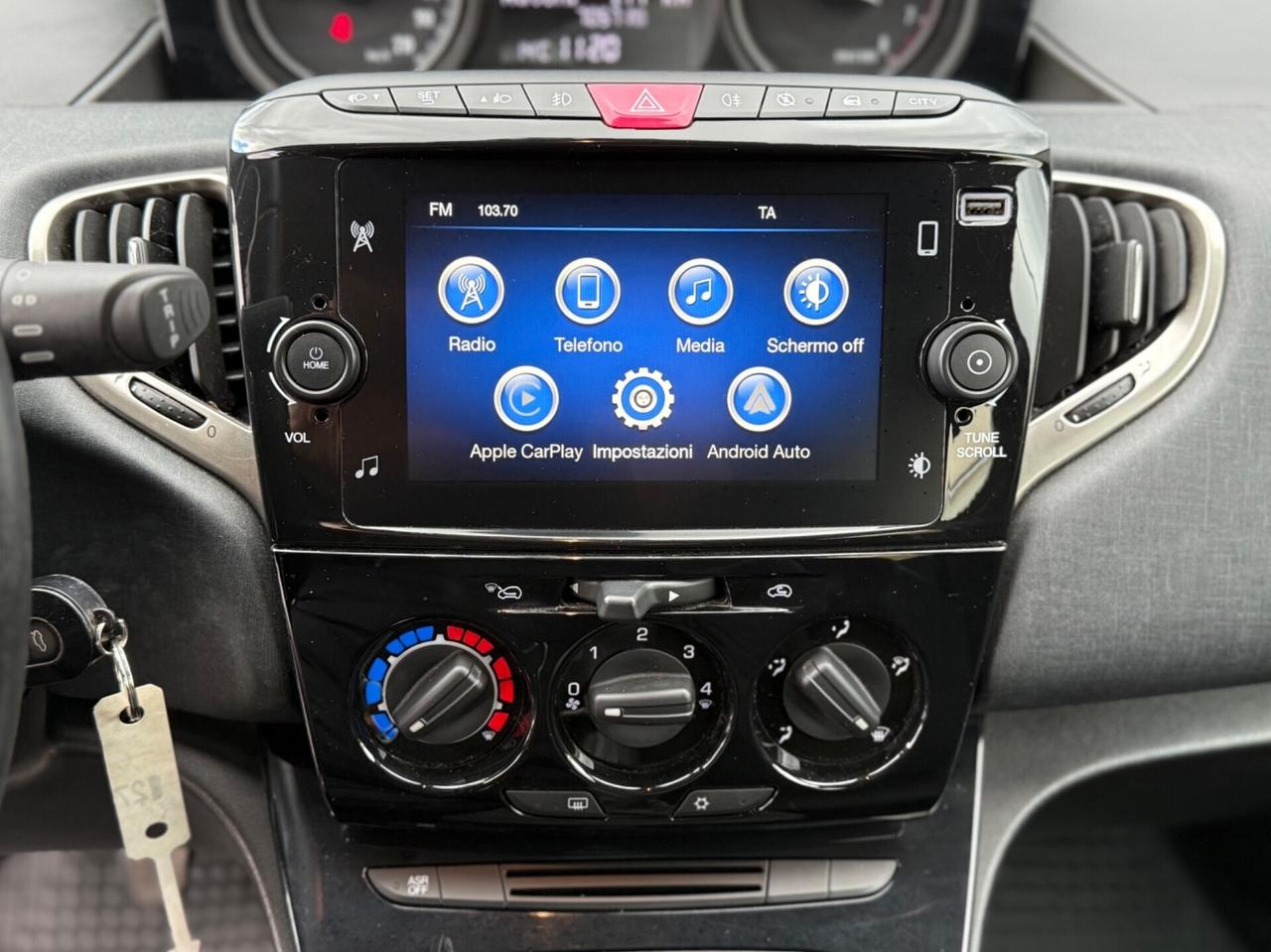 Lancia Ypsilon 1.0 FireFly S&S Hybrid Ecochic Gold