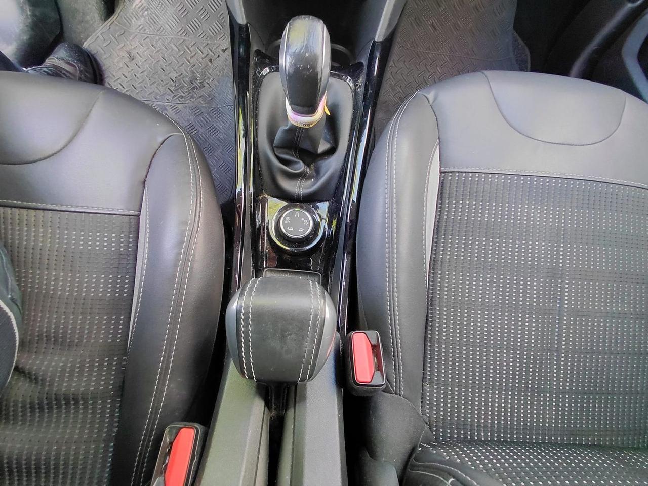 Peugeot 2008 Allure 1.6 Blue HDI 100 #10511