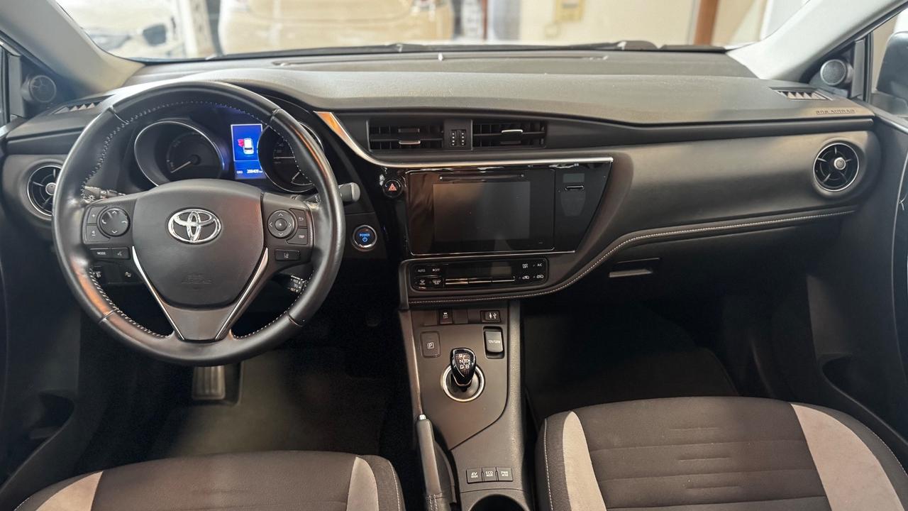 Toyota Auris Touring Sports 1.8 Hybrid Lounge