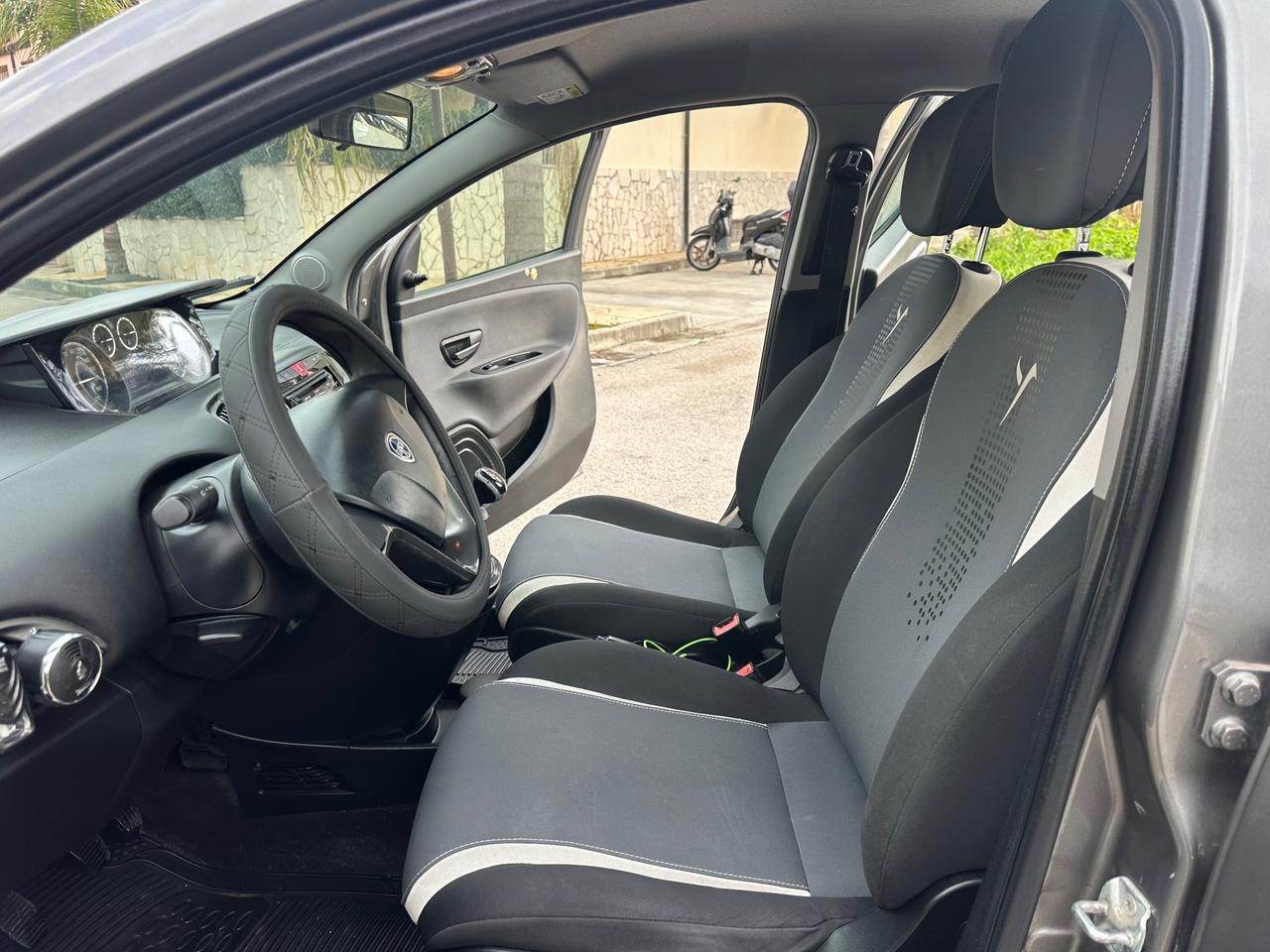 Lancia Ypsilon 1.2 69 CV 5 porte Gold