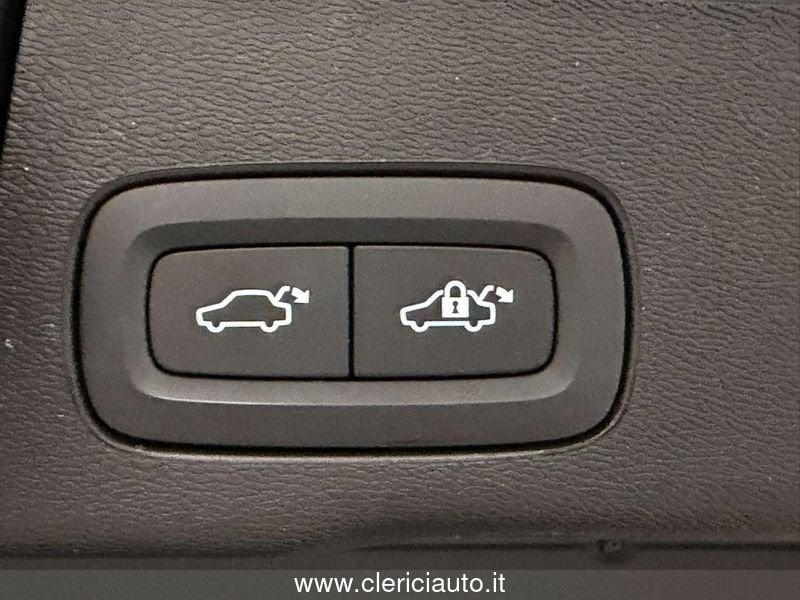 Volvo XC60 B5 AWD automatico Plus Dark