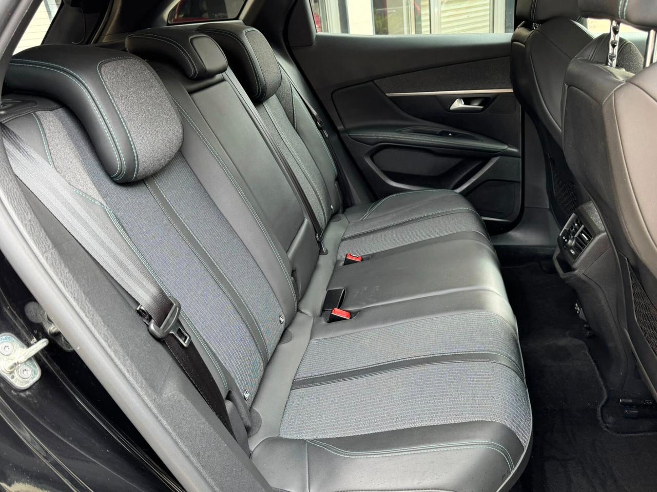 PEUGEOT 3008 1.5 HDI EAT8 ALLURE PAK PERFETTA