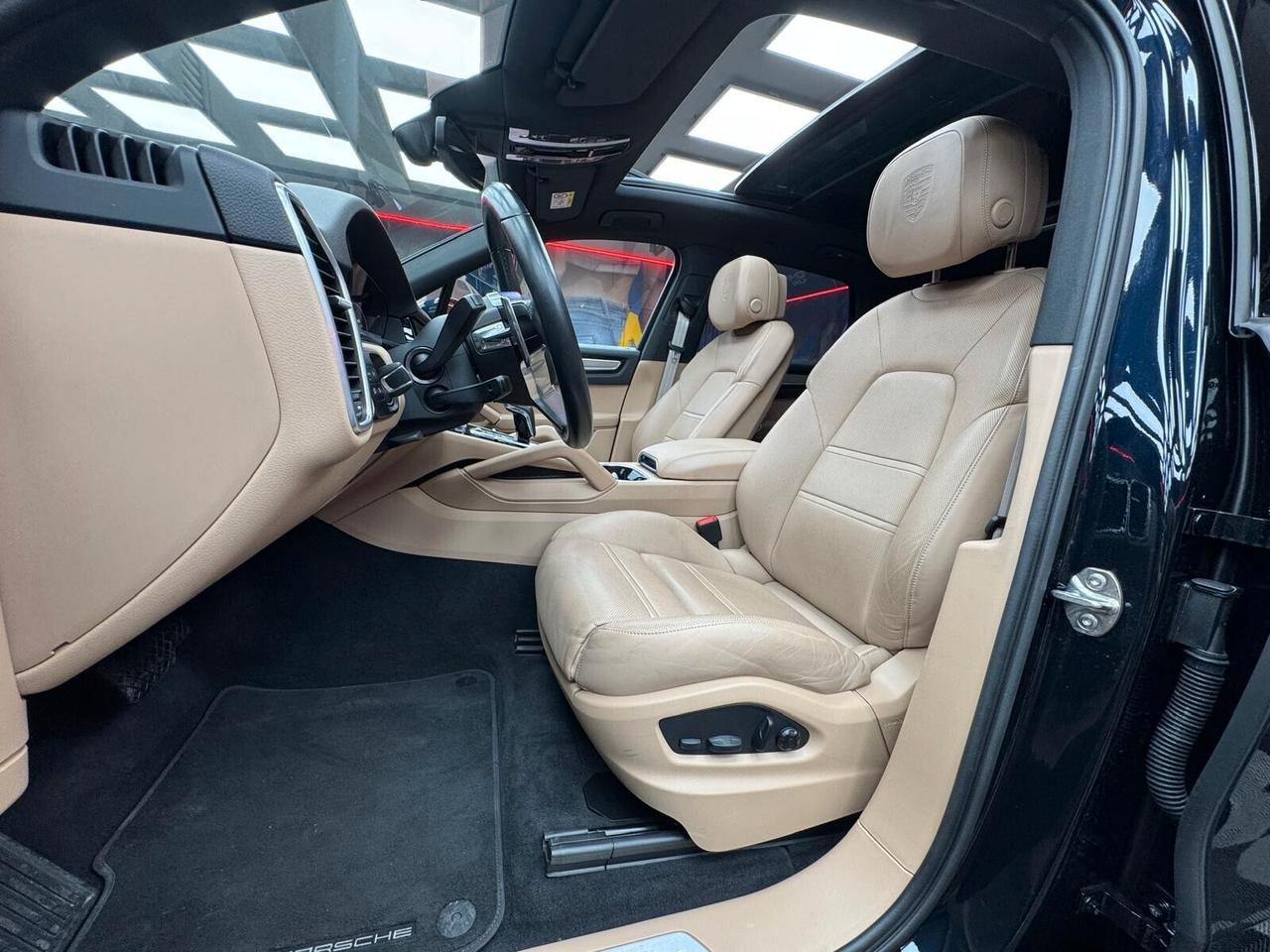 Porsche Cayenne 3.0 V6 E-Hybrid Platinum Edition (119)