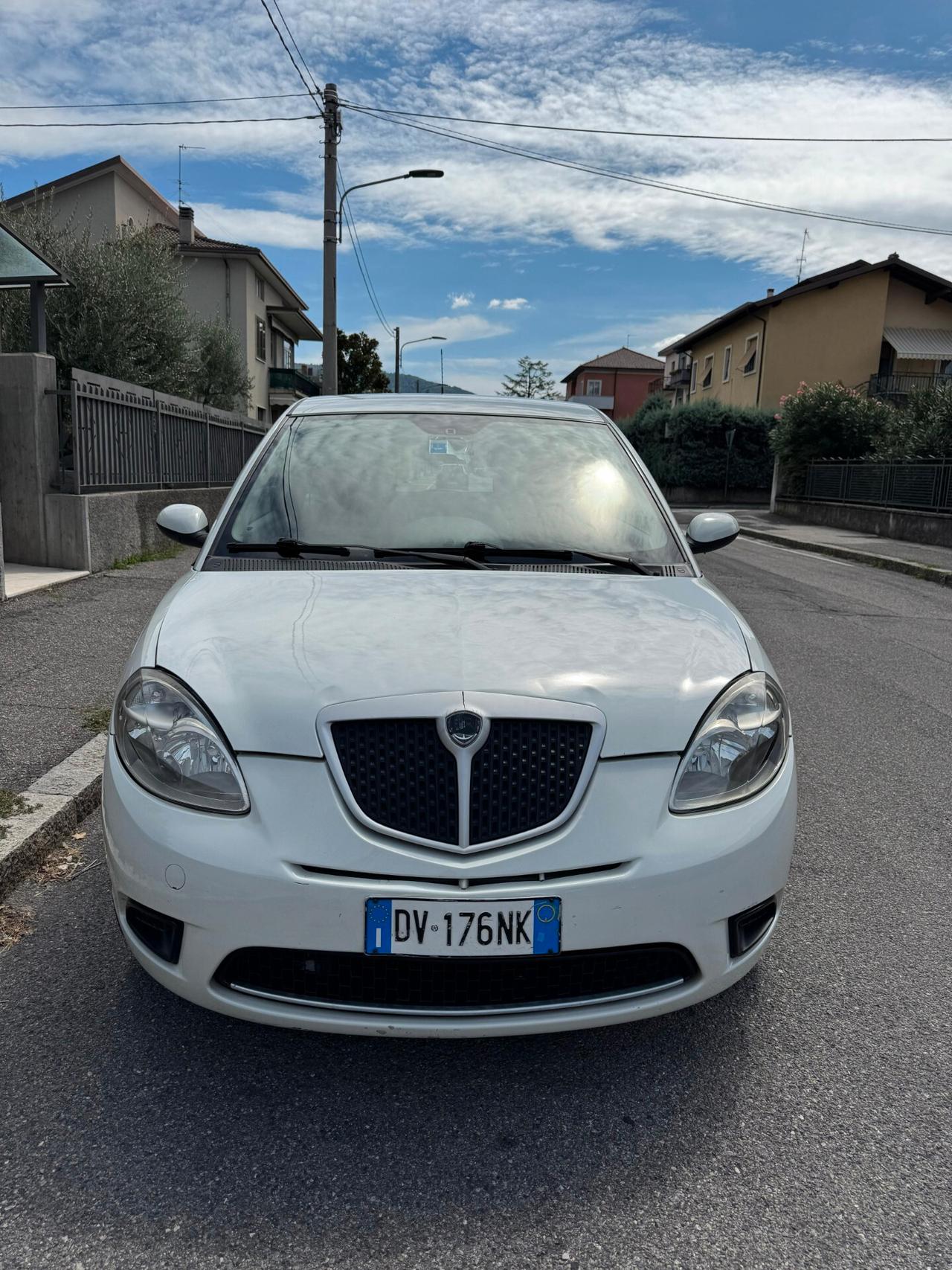Lancia Ypsilon 1.2 benzina 2009 OK NEOPATENTATI