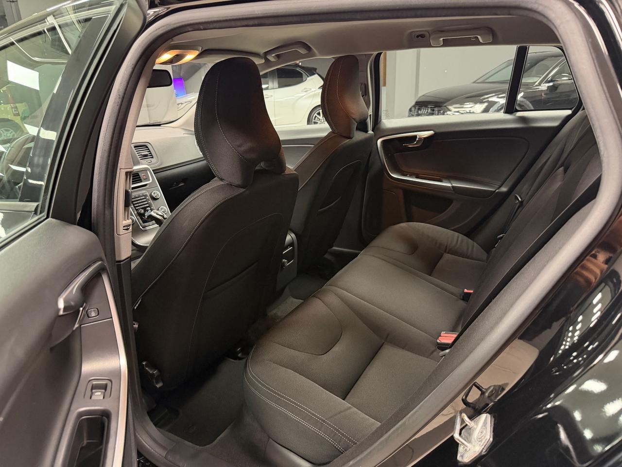 Volvo V60 D2 Geartronic Summum