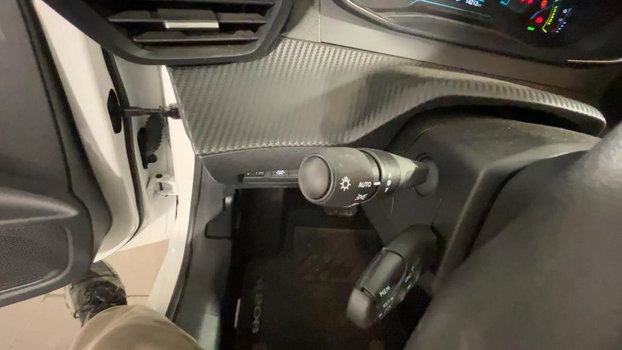 Peugeot 208 motore elettrico 136 CV 5 porte Active