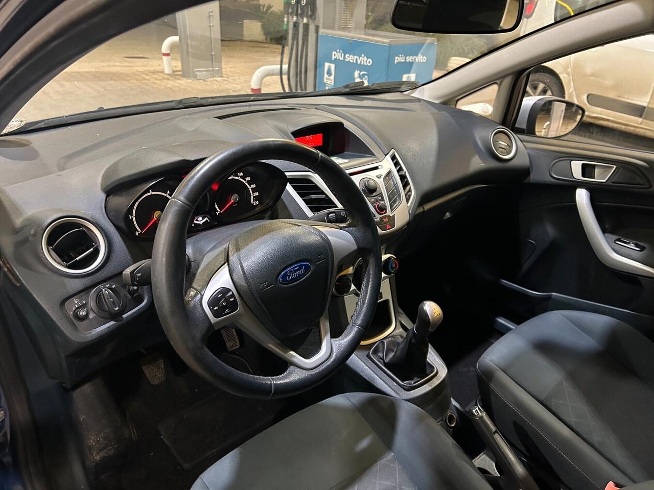 Ford Fiesta 1.4 TDCi 70CV 5 porte Titanium