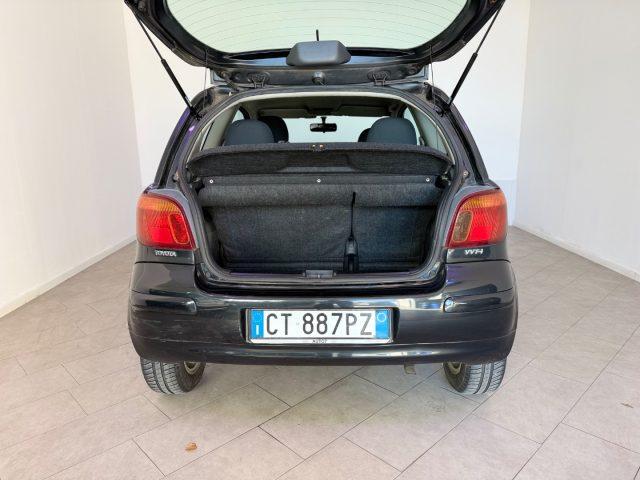TOYOTA Yaris 1.3i 16V cat 3 porte Sol
