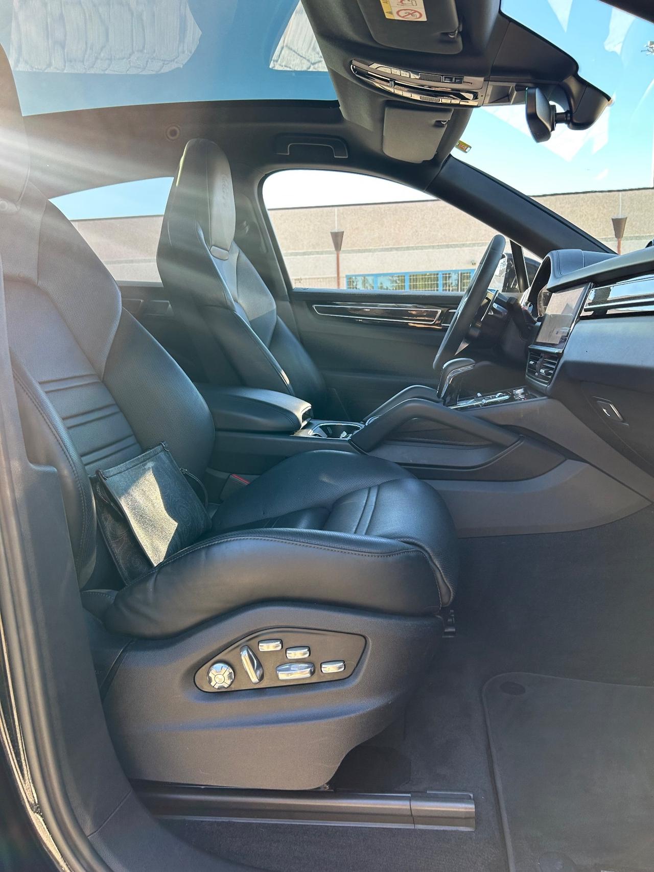 Porsche Cayenne Coupé 3.0 V6 E-Hybrid STRAFULL CERTIFICATA