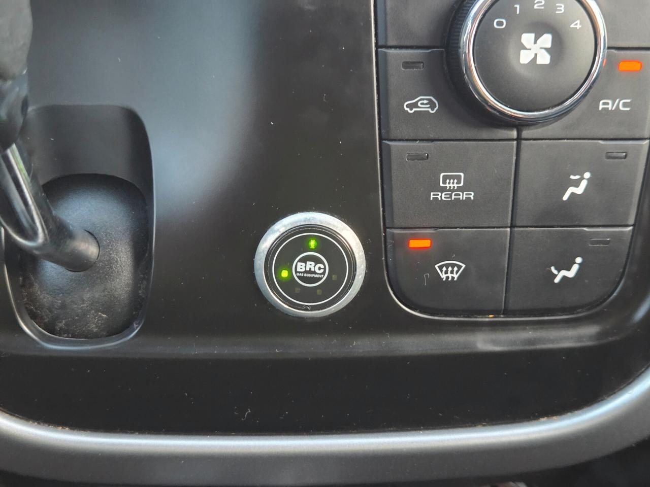 Mahindra KUV100 1.2 VVT 87cv M-Bifuel(GPL) K8