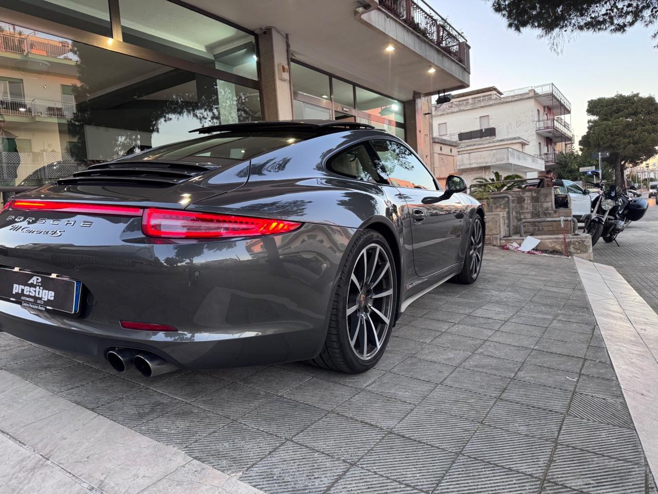 Porsche 911 3.8 Carrera 4S Coupé