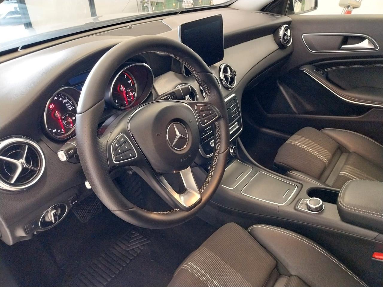 Mercedes GLA 200d 4Matic Premium 2017
