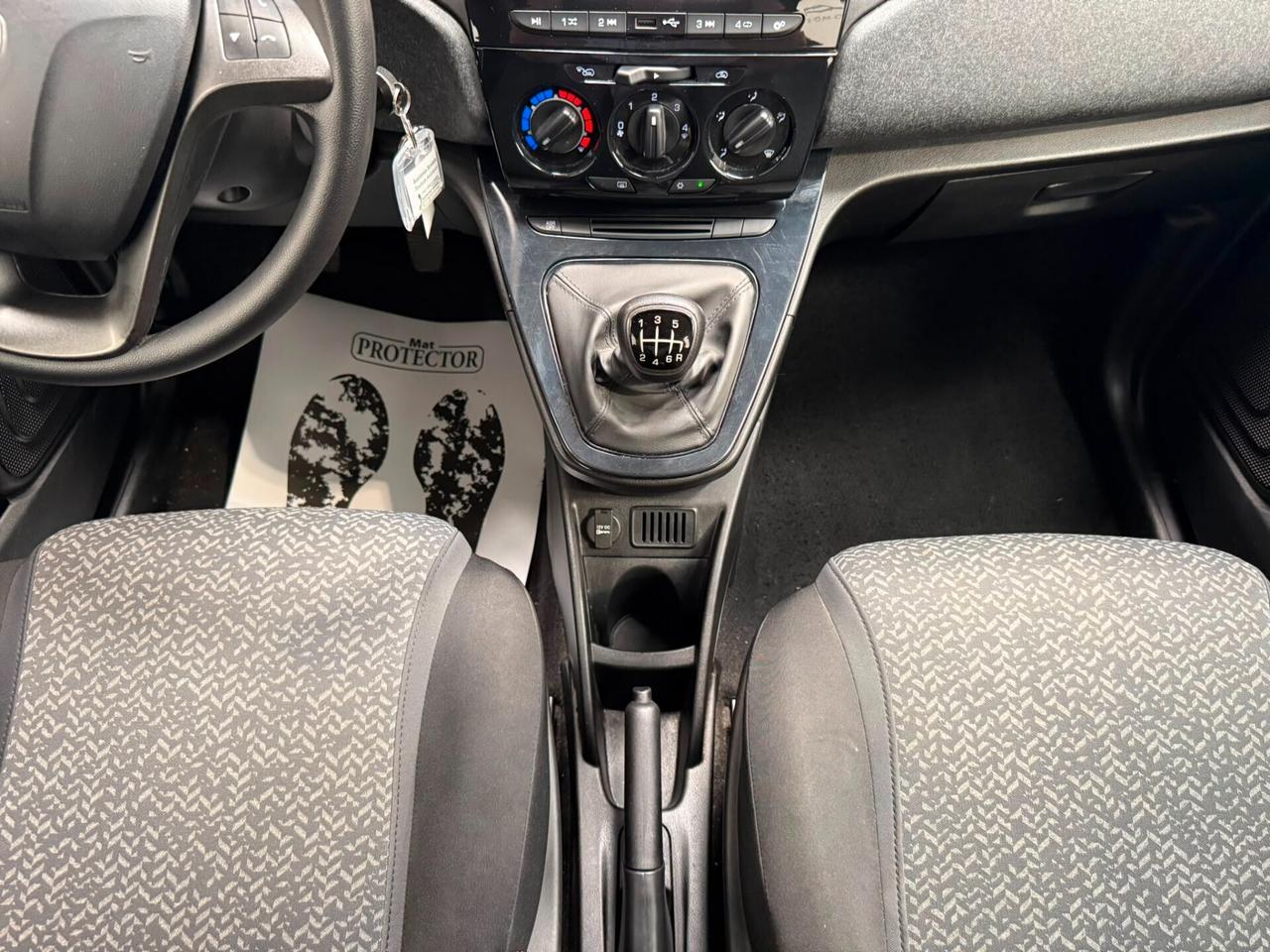 Lancia Ypsilon 1.0 FireFly 5 porte S&S Hybrid Silver
