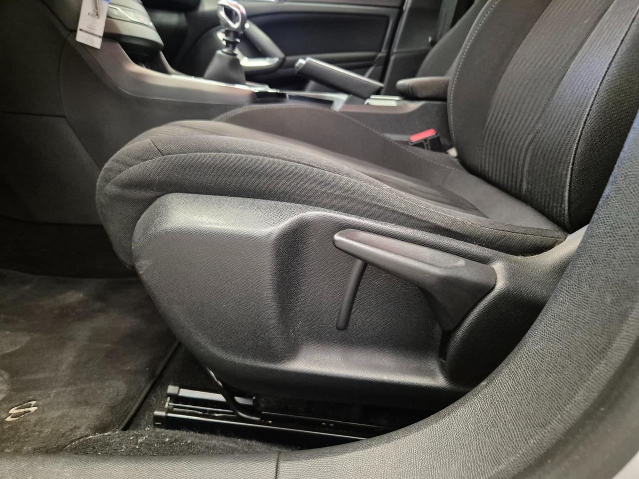 Peugeot 308 SW 1.6 bluehdi Active s&s 120cv - UNIPROPRIETARIO - NEOPATENTATI - Sens. Park - Clima