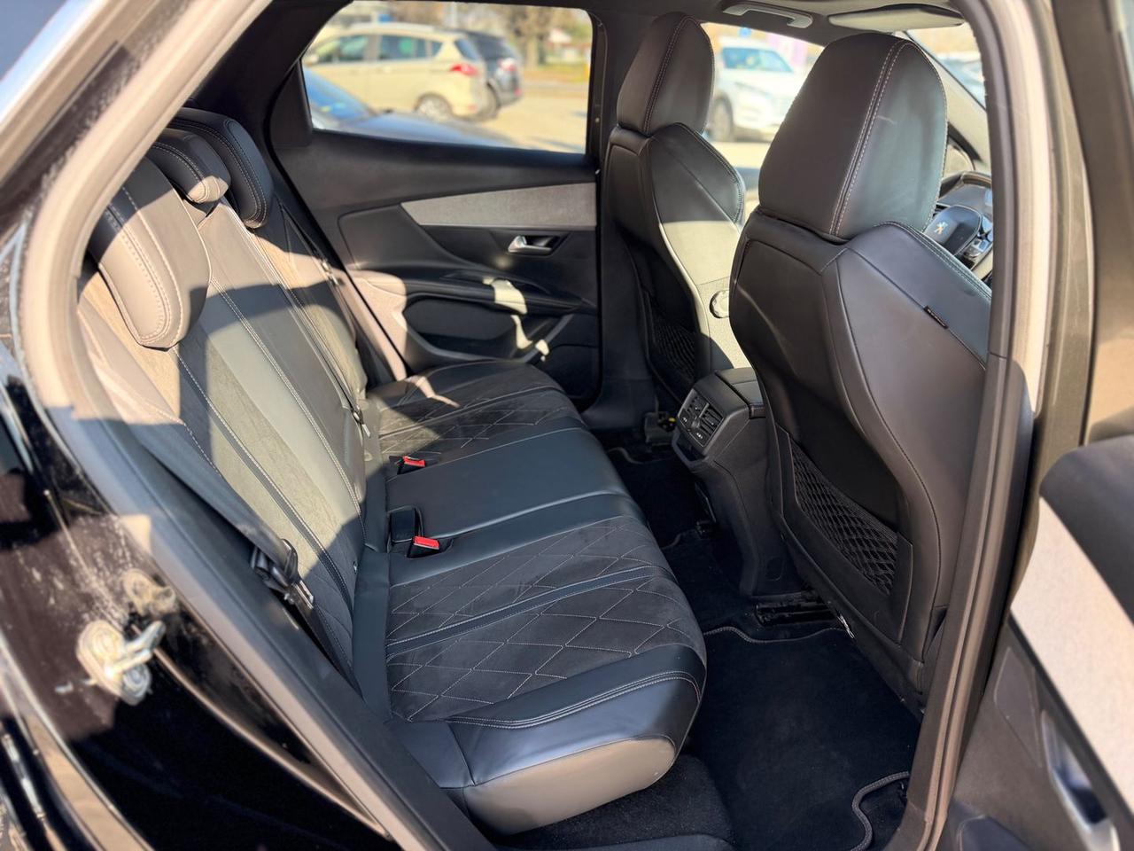 Peugeot 3008 GT 2.0 Blue HDI 180 GT B-COLOR #8587