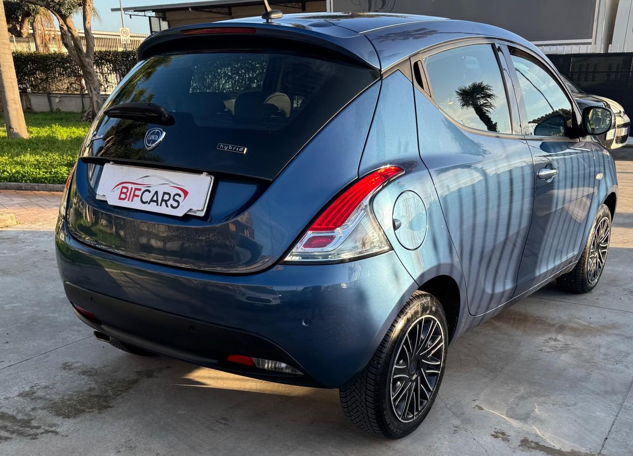 Lancia Ypsilon 1.0 FireFly 5 porte S&S Hybrid Gold