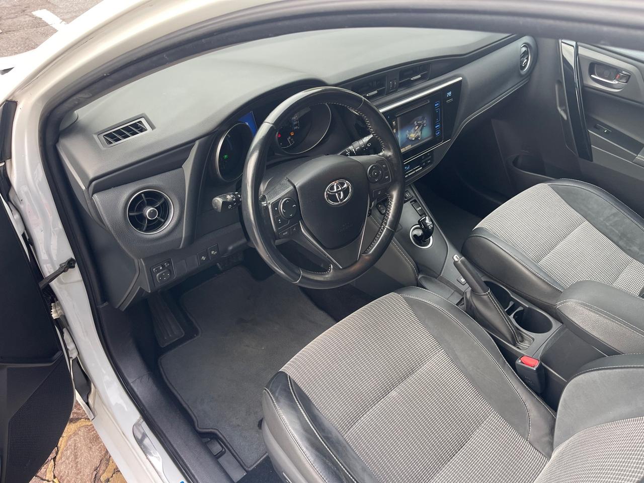 Toyota Auris 1.8 Hybrid Lounge