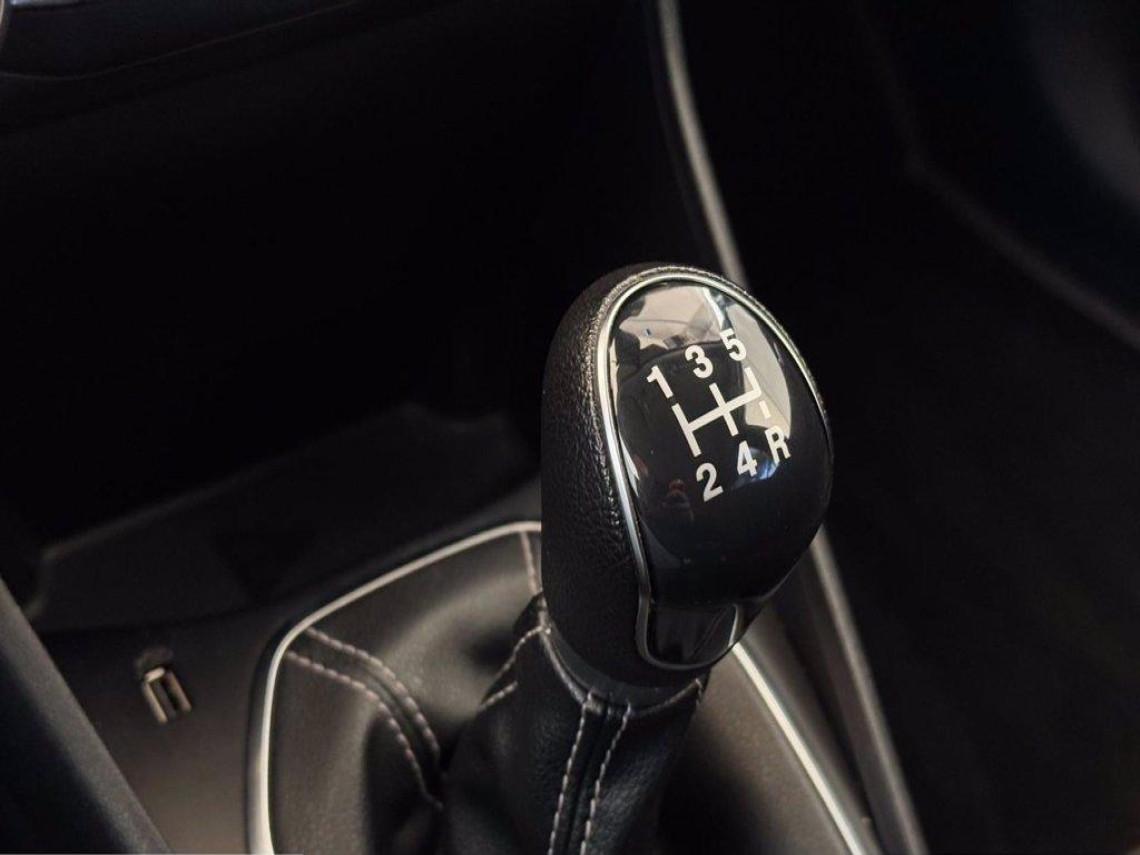 FORD Fiesta 5p 1 1 titanium 75cv