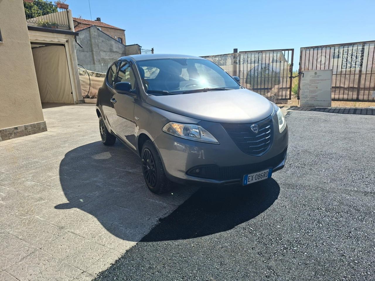 Lancia Ypsilon 0.9 TwinAir 85 CV 5 porte Metano Ecochic Gold